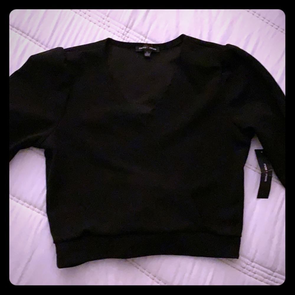 Black 3/4 sleeve crop top
